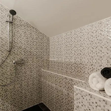 Ribeiro's House, New With Amazing Sunsets * Arco da Calheta (Madeira)