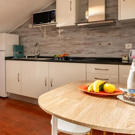 Ribeiro's House, New With Amazing Sunsets * Arco da Calheta (Madeira)