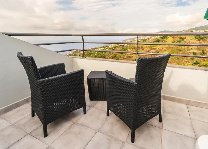 Ribeiro's House, New With Amazing Sunsets * Arco da Calheta (Madeira)