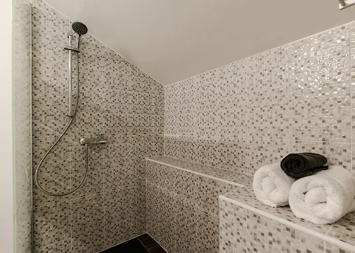 Ribeiro's House, New With Amazing Sunsets * Arco da Calheta (Madeira)